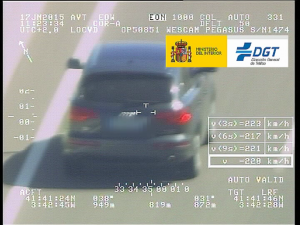 El helicóptero Pegasus detecta un conductor circulando a una velocidad de 227 km/h