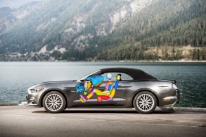 La guantera del nuevo Ford Mustang esconde el primer airbag que protege las rodillas